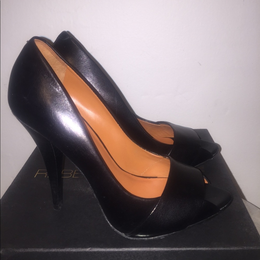Rebecca Minkoff Blk open toe heels
